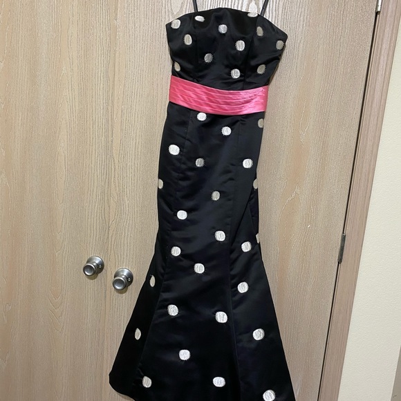 Formal Dress - Picture 4 of 5